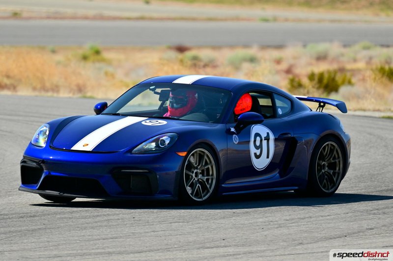Porsche Cayman GT4