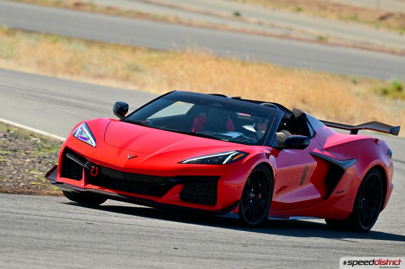 Chevrolet Corvette Z06 red