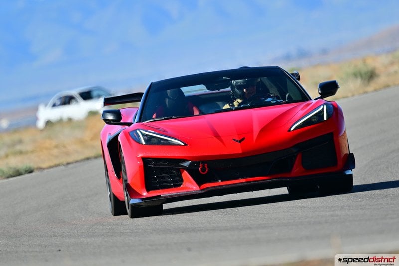 Chevrolet Corvette Z06 red