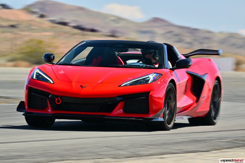 Chevrolet Corvette Z06 red