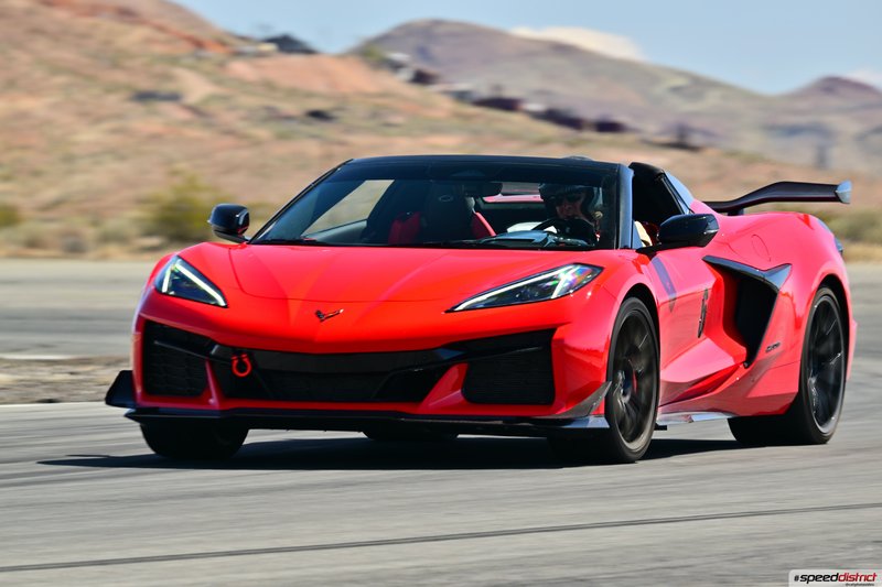 Chevrolet Corvette Z06 red