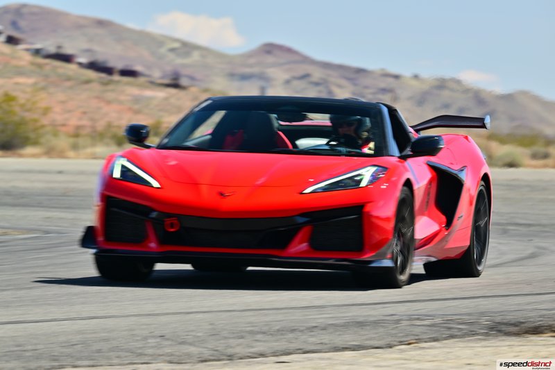 Chevrolet Corvette Z06 red