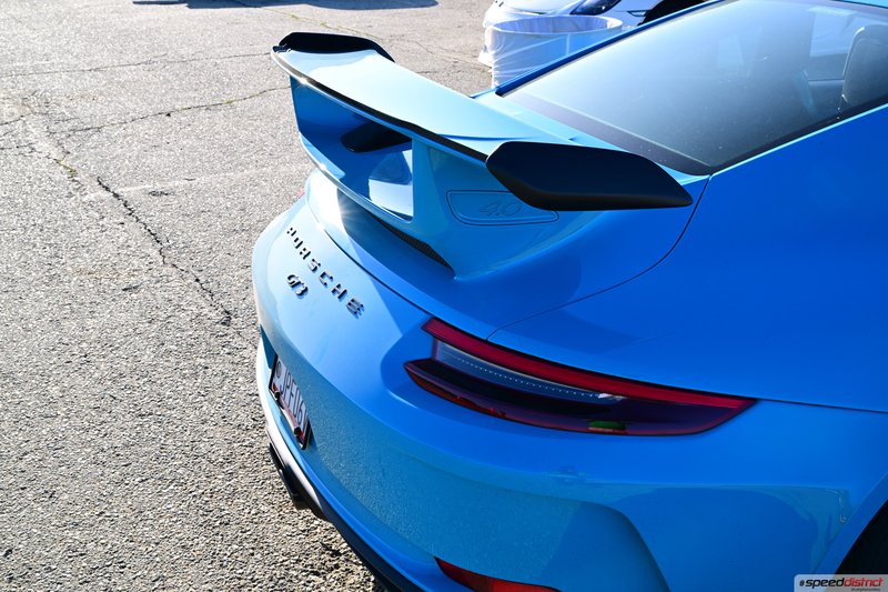 Porsche 911 blue
