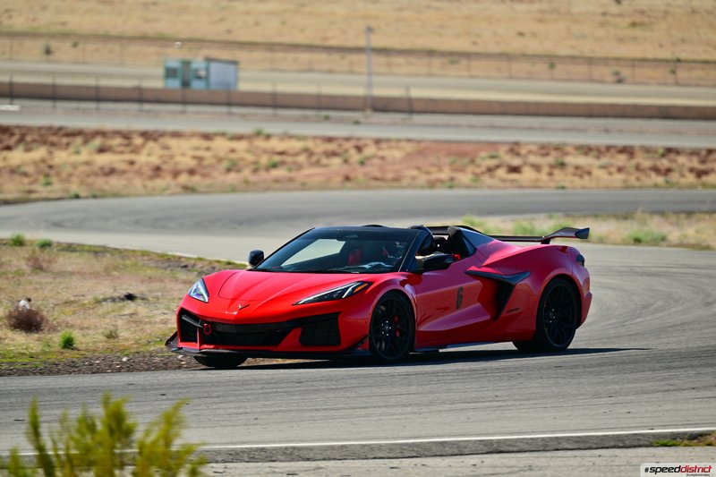 Chevrolet Corvette Z06 red