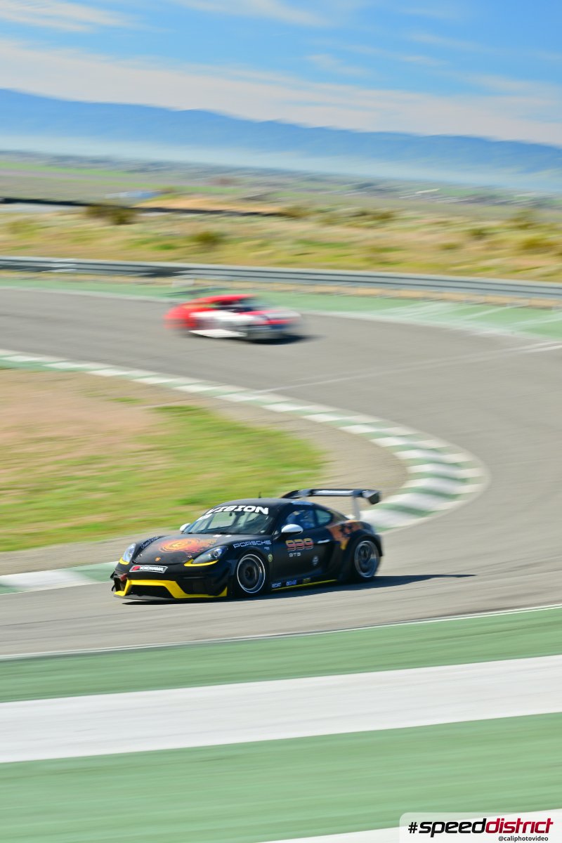 Porsche Cayman GT4 RS