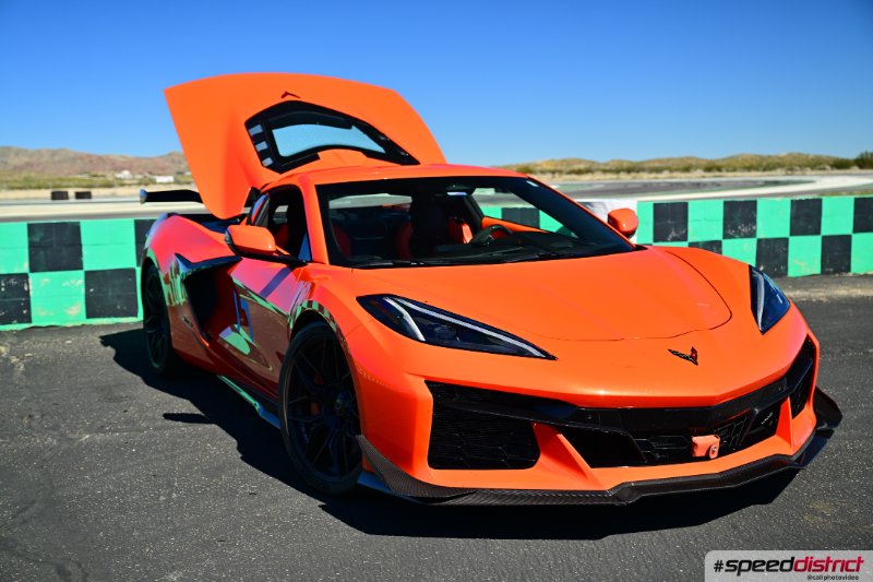 Chevrolet Corvette orange