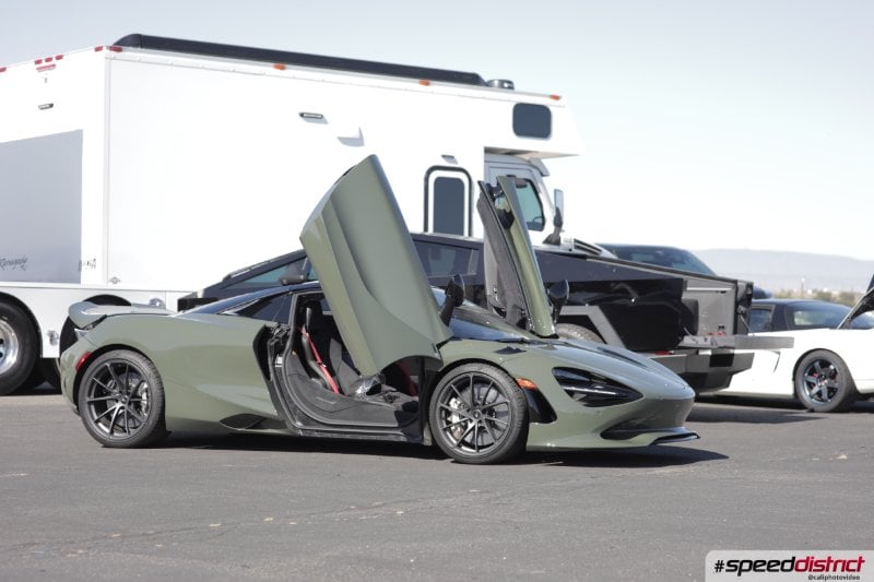 McLaren 720S olive green