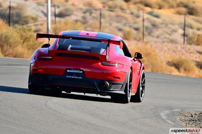 Porsche 911 GT3 RS red
