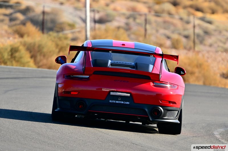 Porsche 911 GT3 RS red