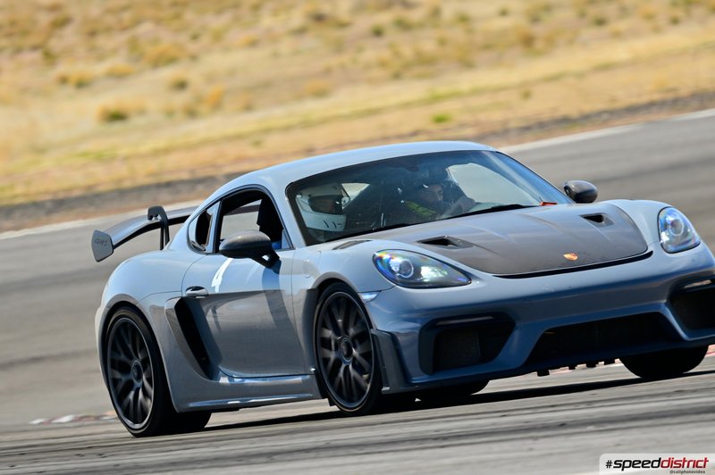 Porsche Cayman GT4 RS