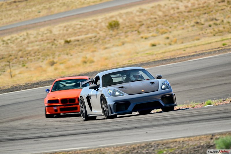 Porsche Cayman GT4 RS