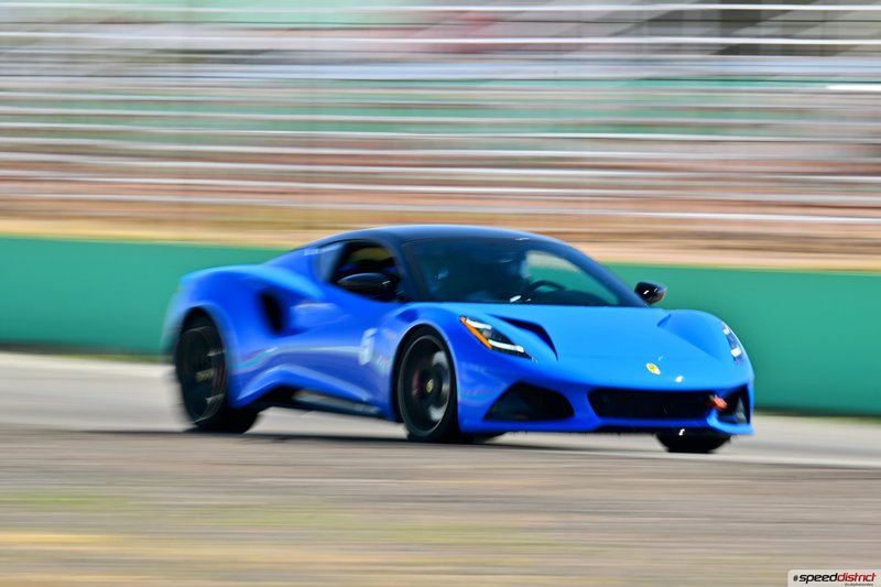 Ferrari F8 blue