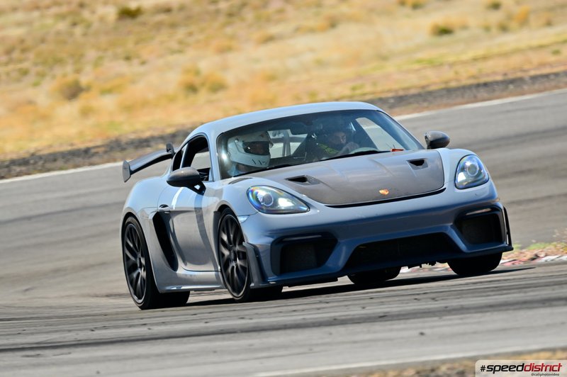 Porsche Cayman GT4 RS