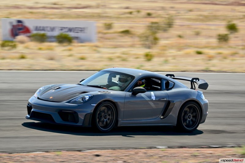 Porsche Cayman GT4