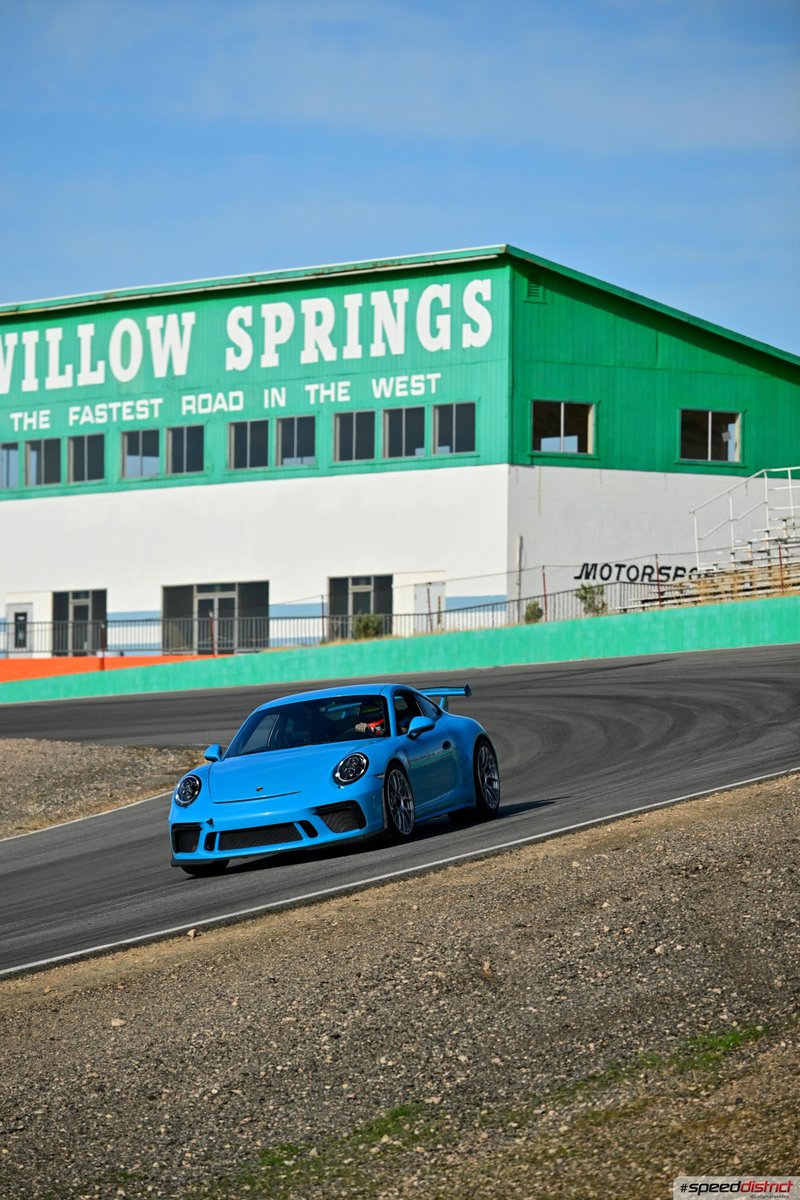 Porsche 911 GT3 RS blue