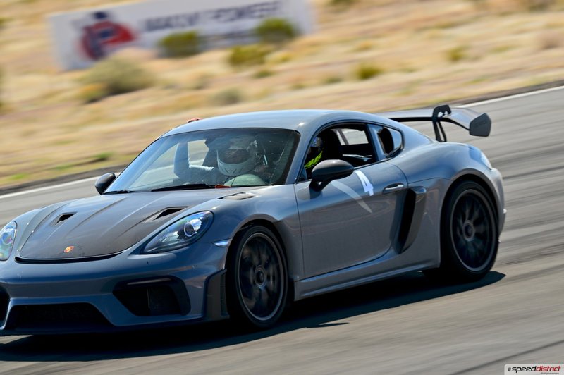 Porsche Cayman GT4 RS