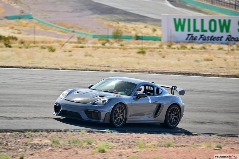 Porsche Cayman GT4 RS