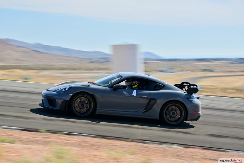 Porsche Cayman GT4