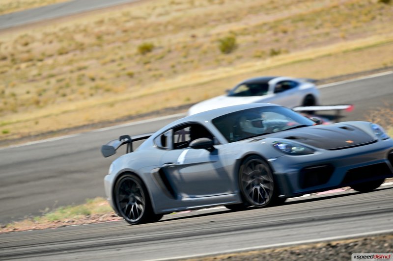 Porsche Cayman GT4