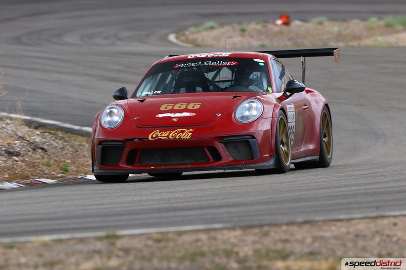 Porsche 911 GT3 Cup red