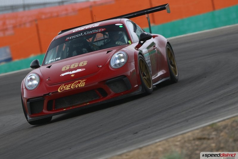 Porsche 911 GT3 Cup red