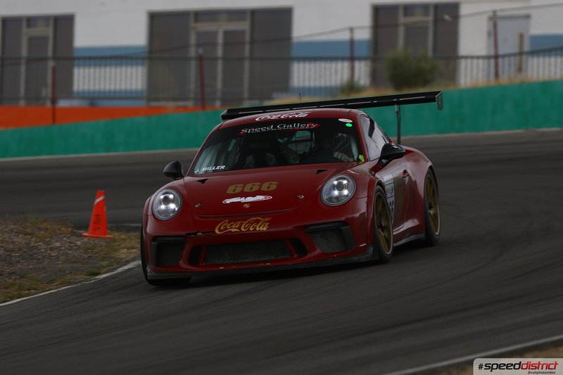 Porsche 911 GT3 Cup red