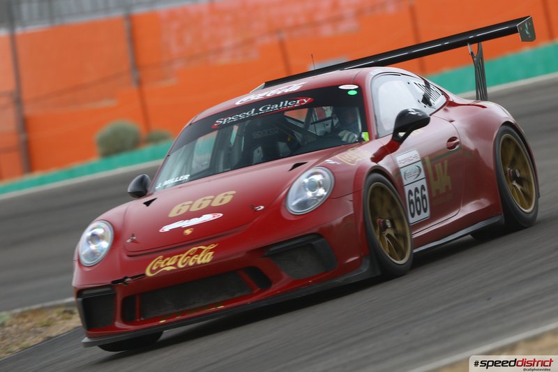 Porsche 911 GT3 Cup red