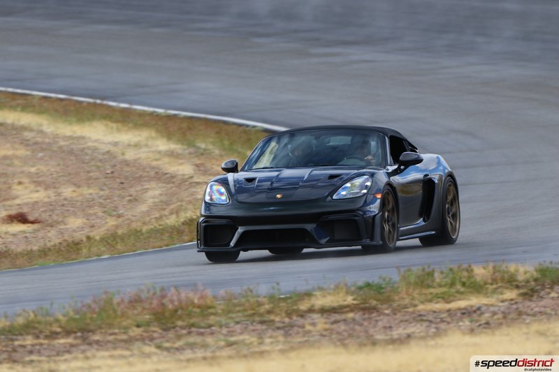 Porsche Cayman GT4 blue