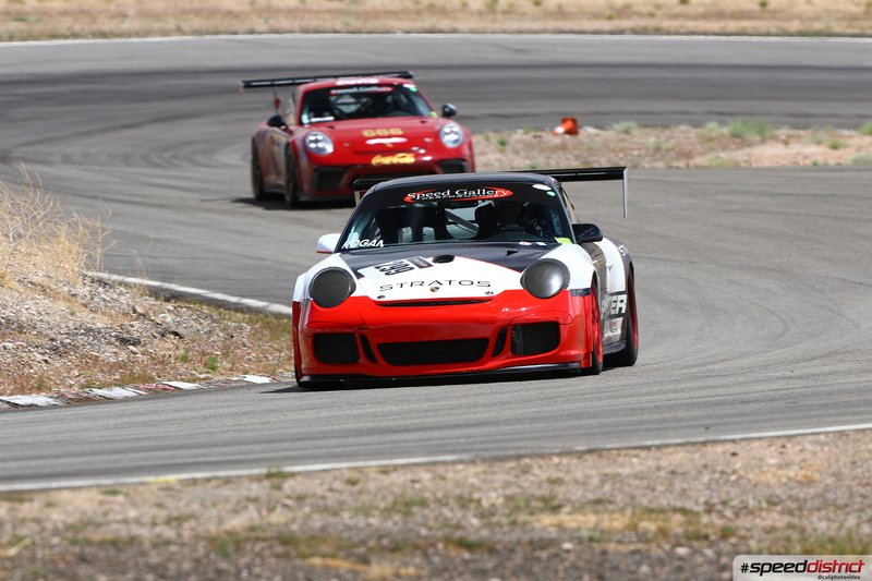 Porsche 911 GT3 Cup red