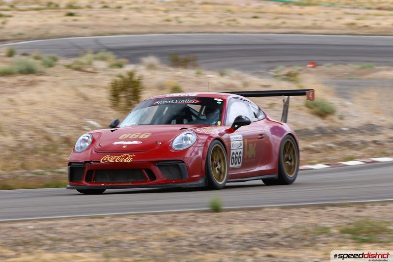 Porsche 911 GT3 RS red