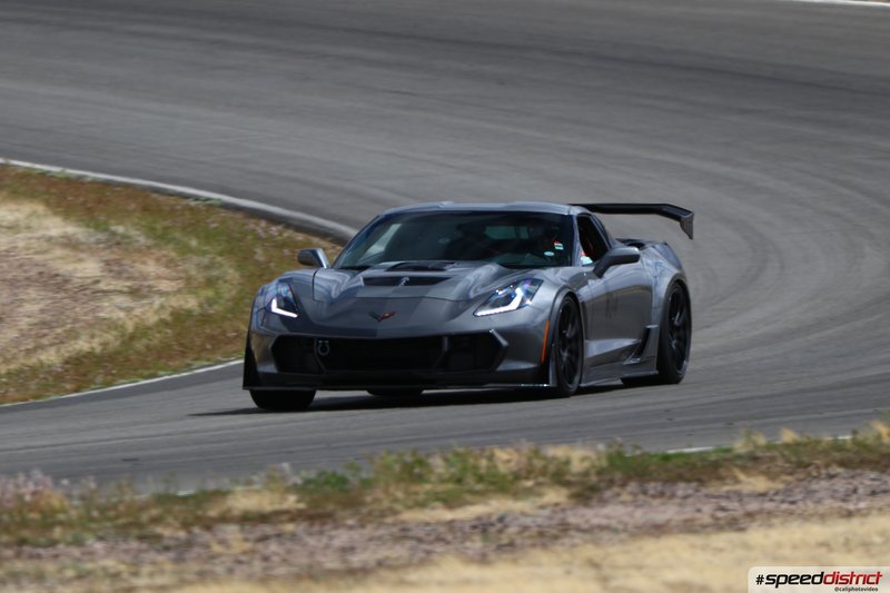 Chevrolet Corvette Z06 gray