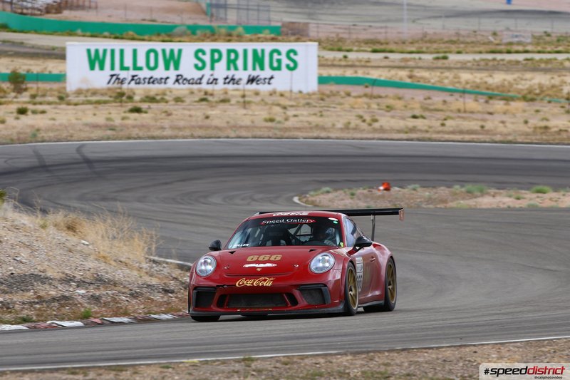 Porsche 911 GT3 RS red