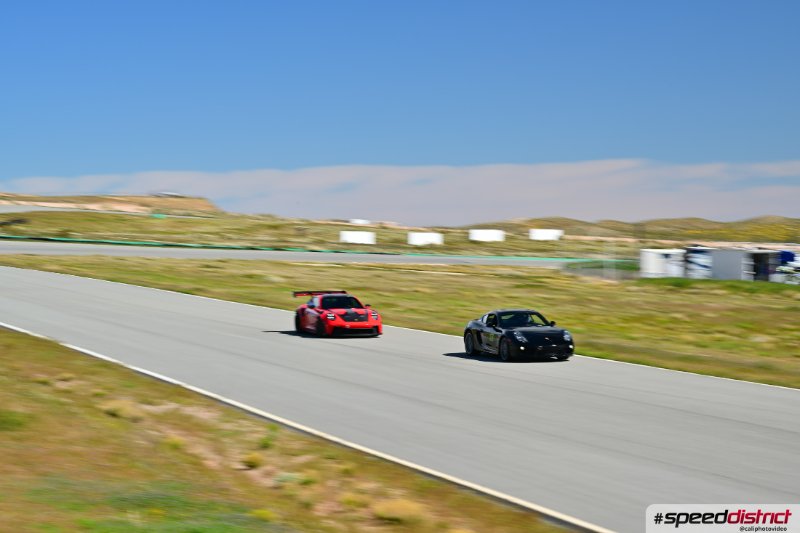 Porsche 911 GT3 RS red