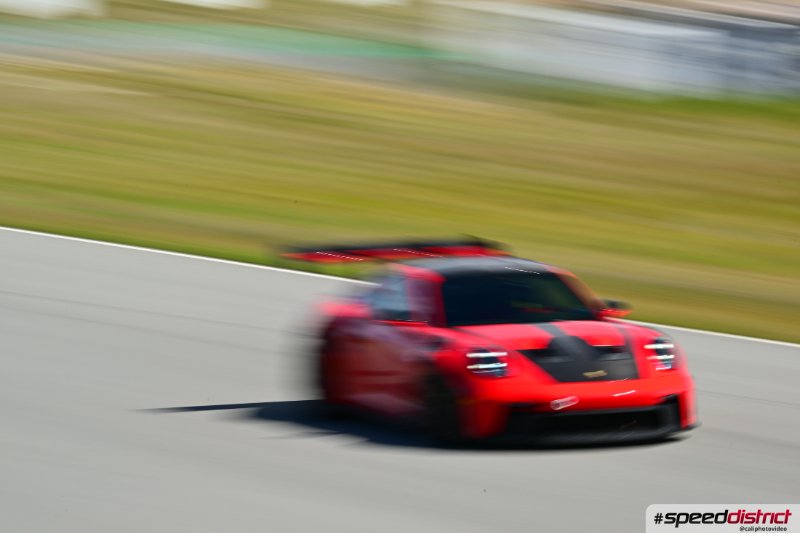 Porsche 911 GT3 RS red
