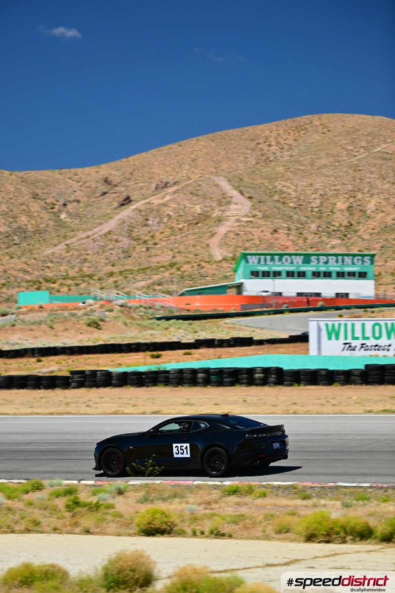 Chevrolet Camaro ZL1 black
