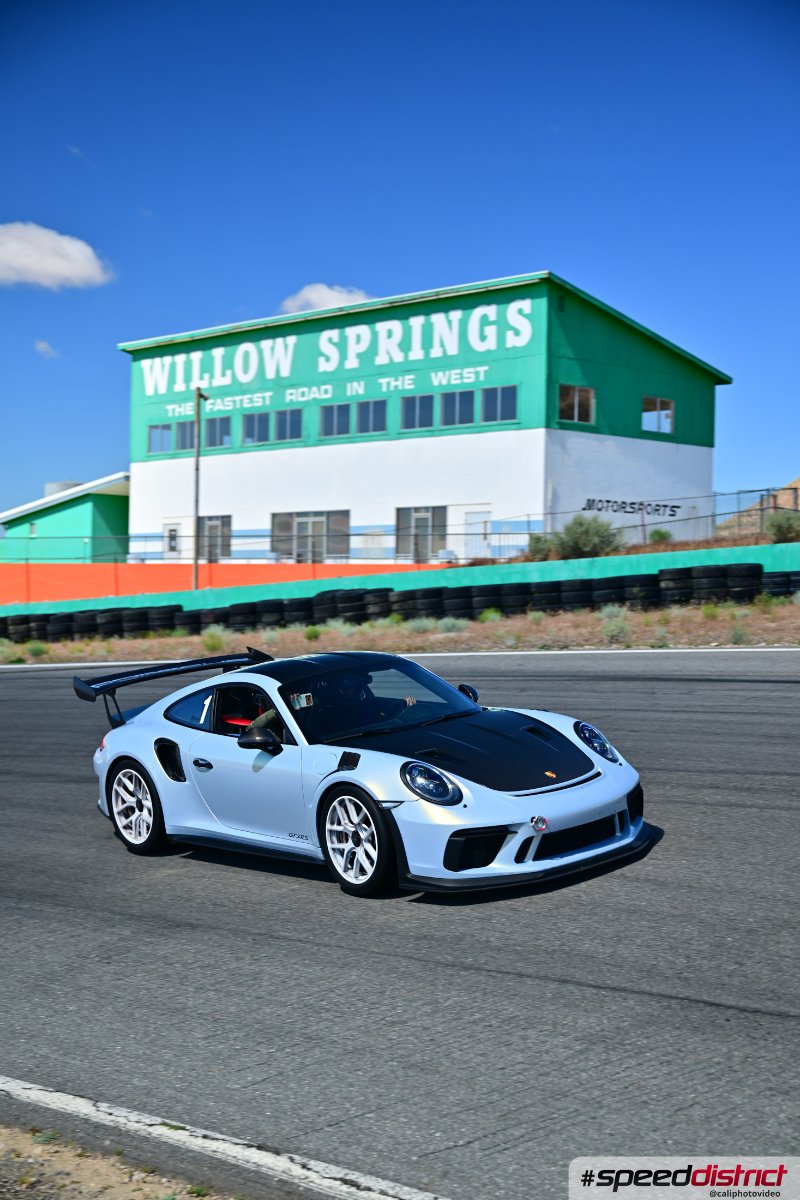 Porsche 911 GT3 RS white