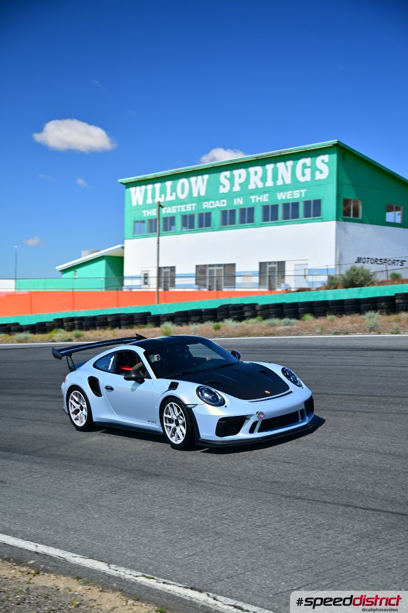 Porsche 911 GT3 RS white