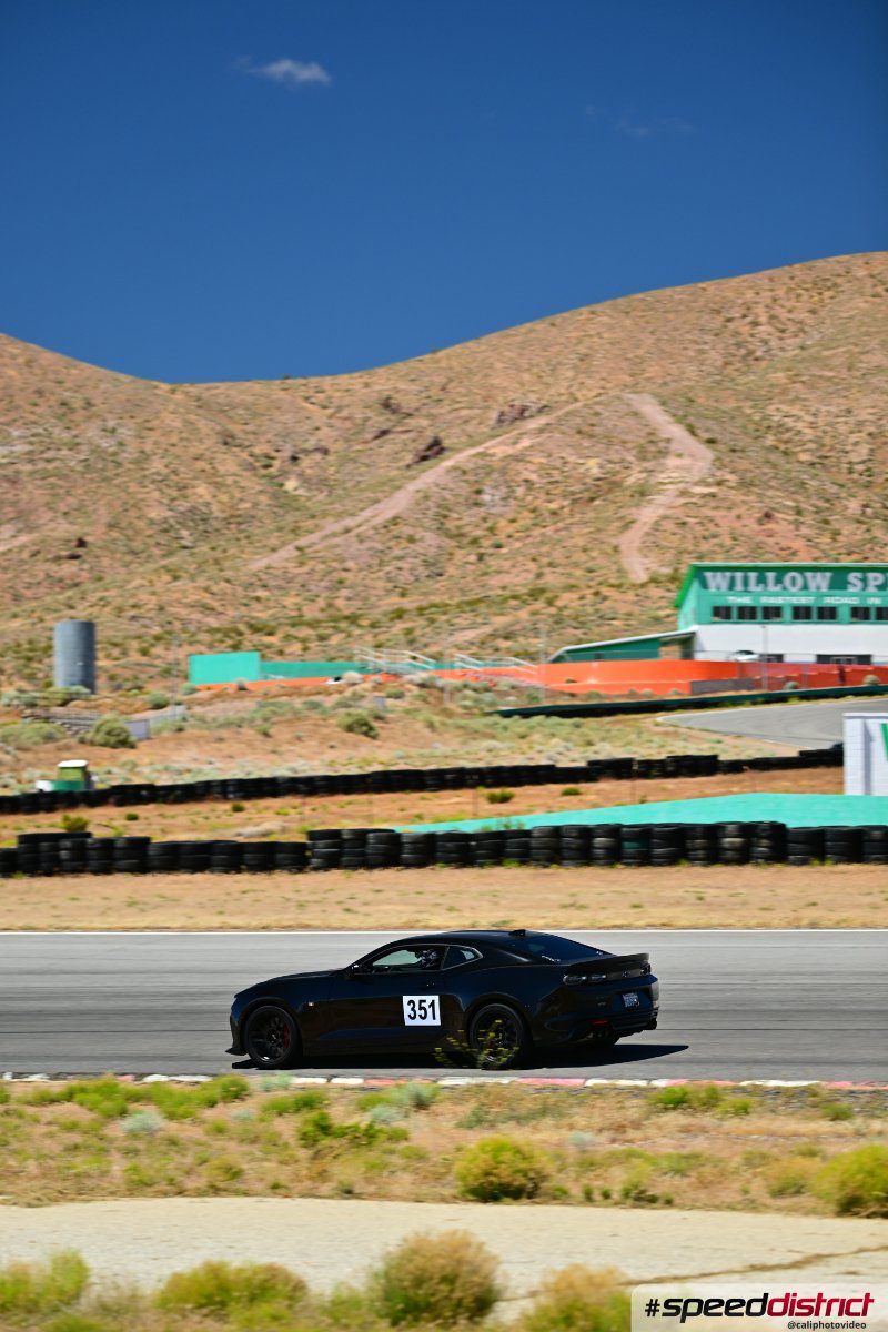 Chevrolet Camaro ZL1 black