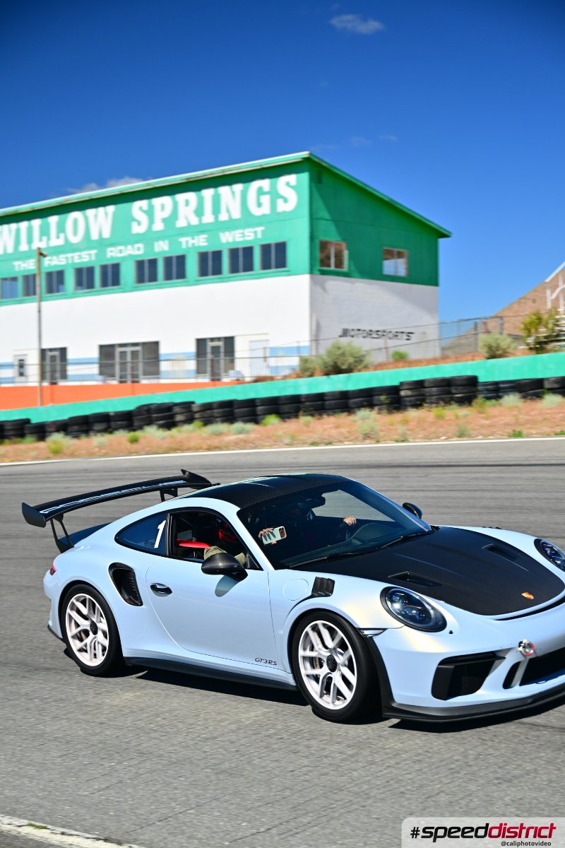 Porsche 911 GT3 RS white