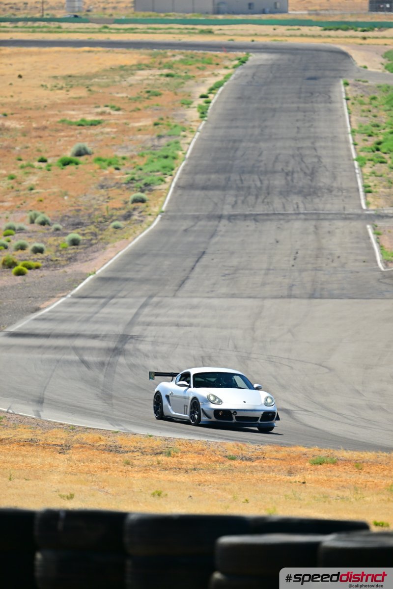 Porsche Cayman GT4