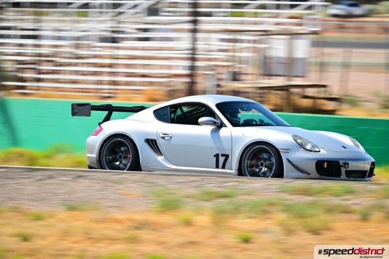 Porsche Cayman GT4