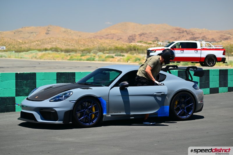 Porsche Cayman GT4 RS