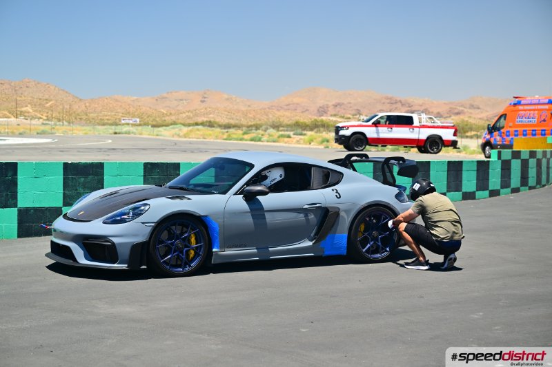 Porsche Cayman GT4 RS