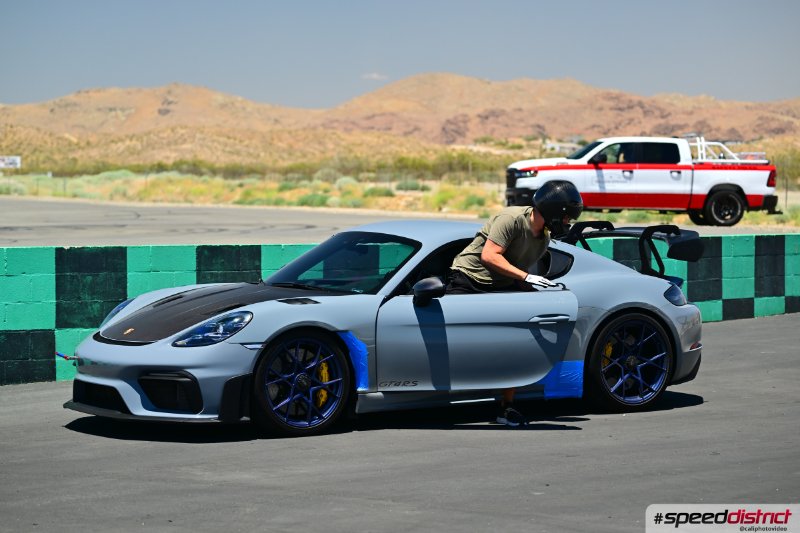Porsche Cayman GT4 RS