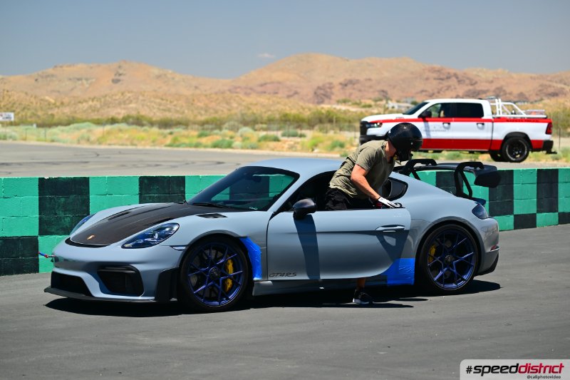 Porsche Cayman GT4 RS
