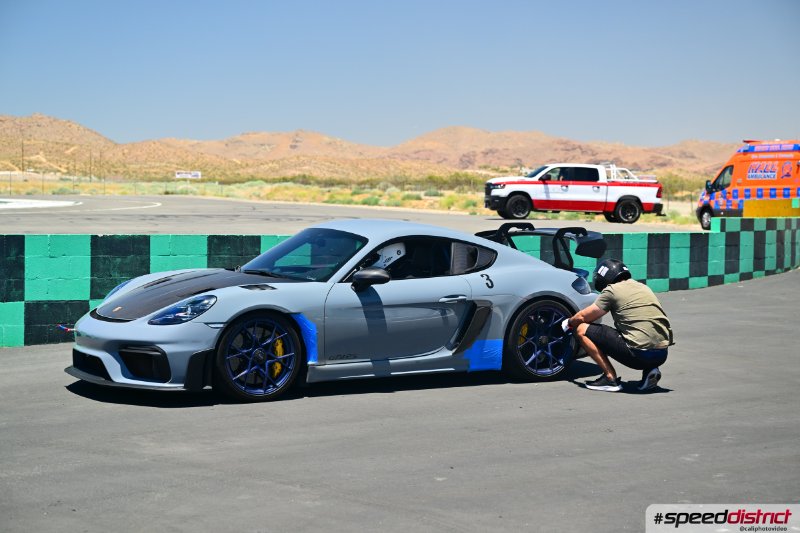 Porsche Cayman GT4 RS