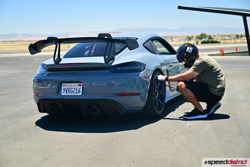 Porsche Cayman GT4 RS