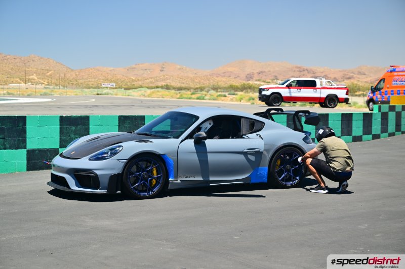 Porsche Cayman GT4 RS